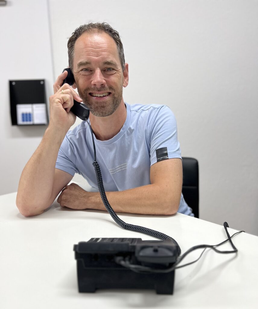 acquisitie plegen, koude acquisitie, mindset bij acquisitie, positieve mindset tijdens acquisitie, positief bellen, succesvol bellen voor sales, omgaan met afwijzing bij acquisitie, klanten werven, prospects bellen, salesgesprekken voeren, waardevolle connecties opbouwen